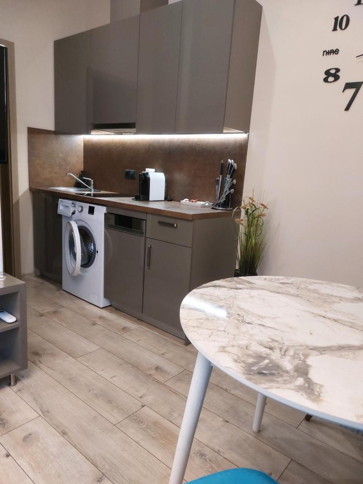 Silver Dawn Apartments Сегед Екстериор снимка