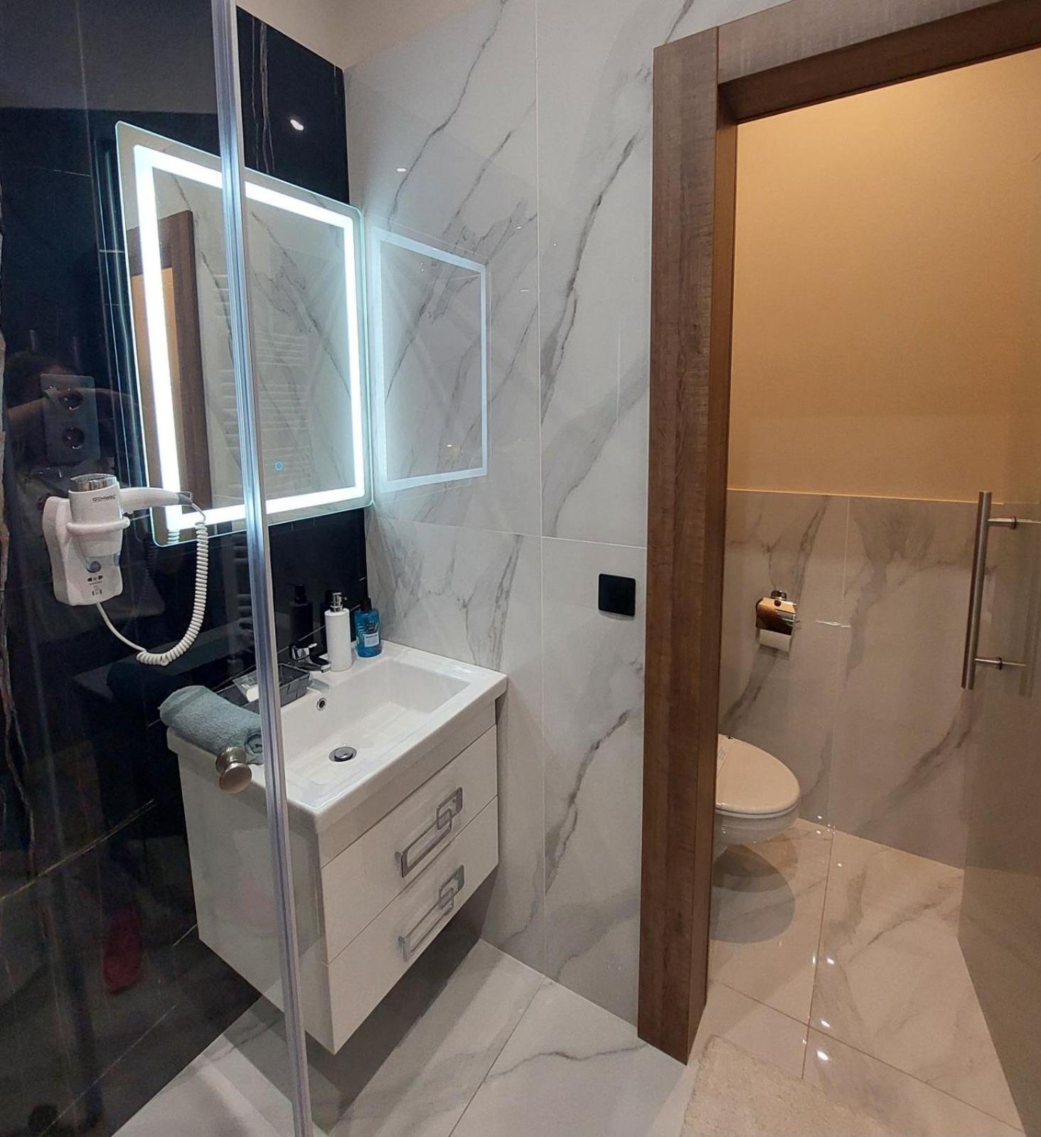 Silver Dawn Apartments Сегед Екстериор снимка