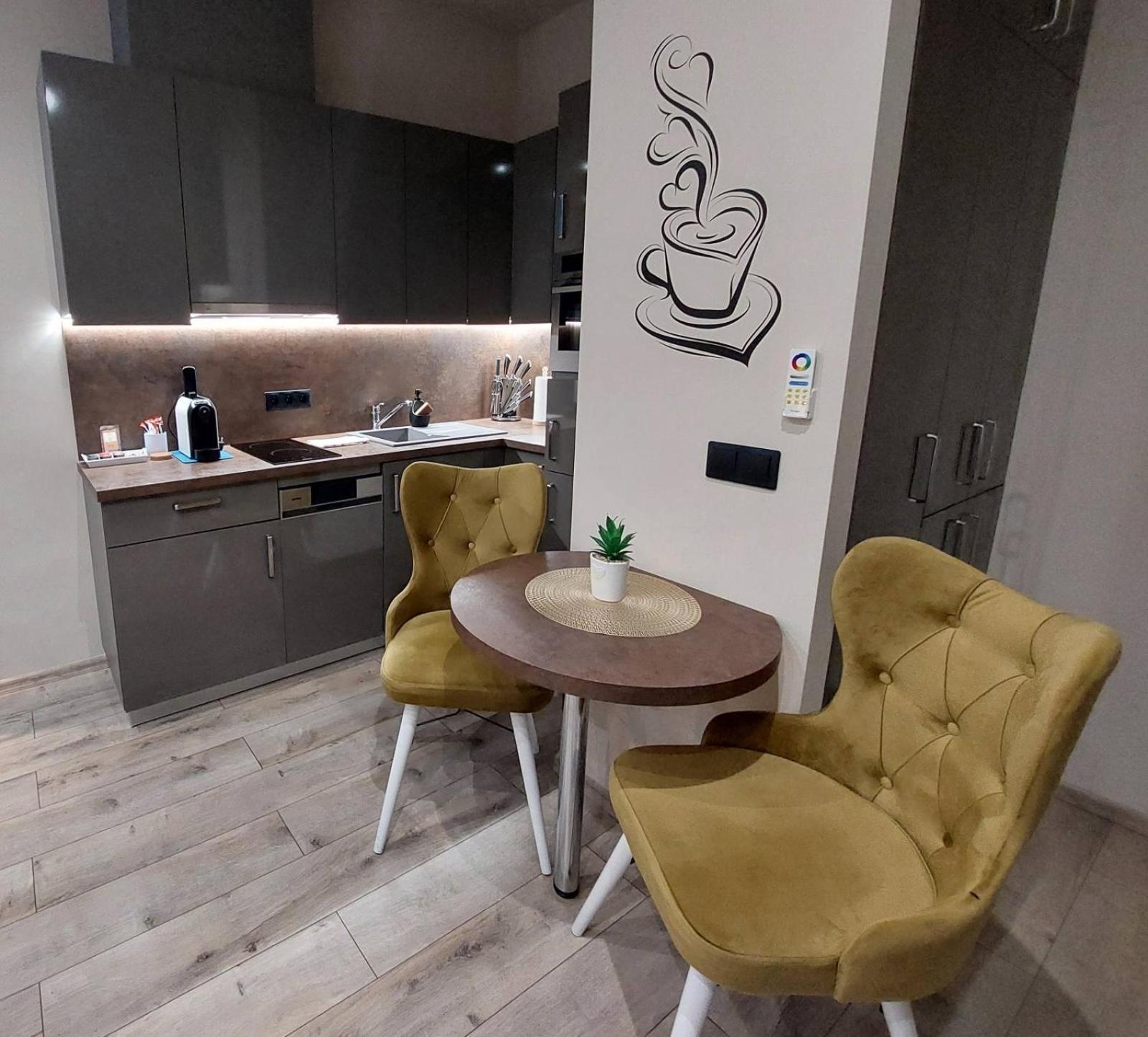 Silver Dawn Apartments Сегед Екстериор снимка
